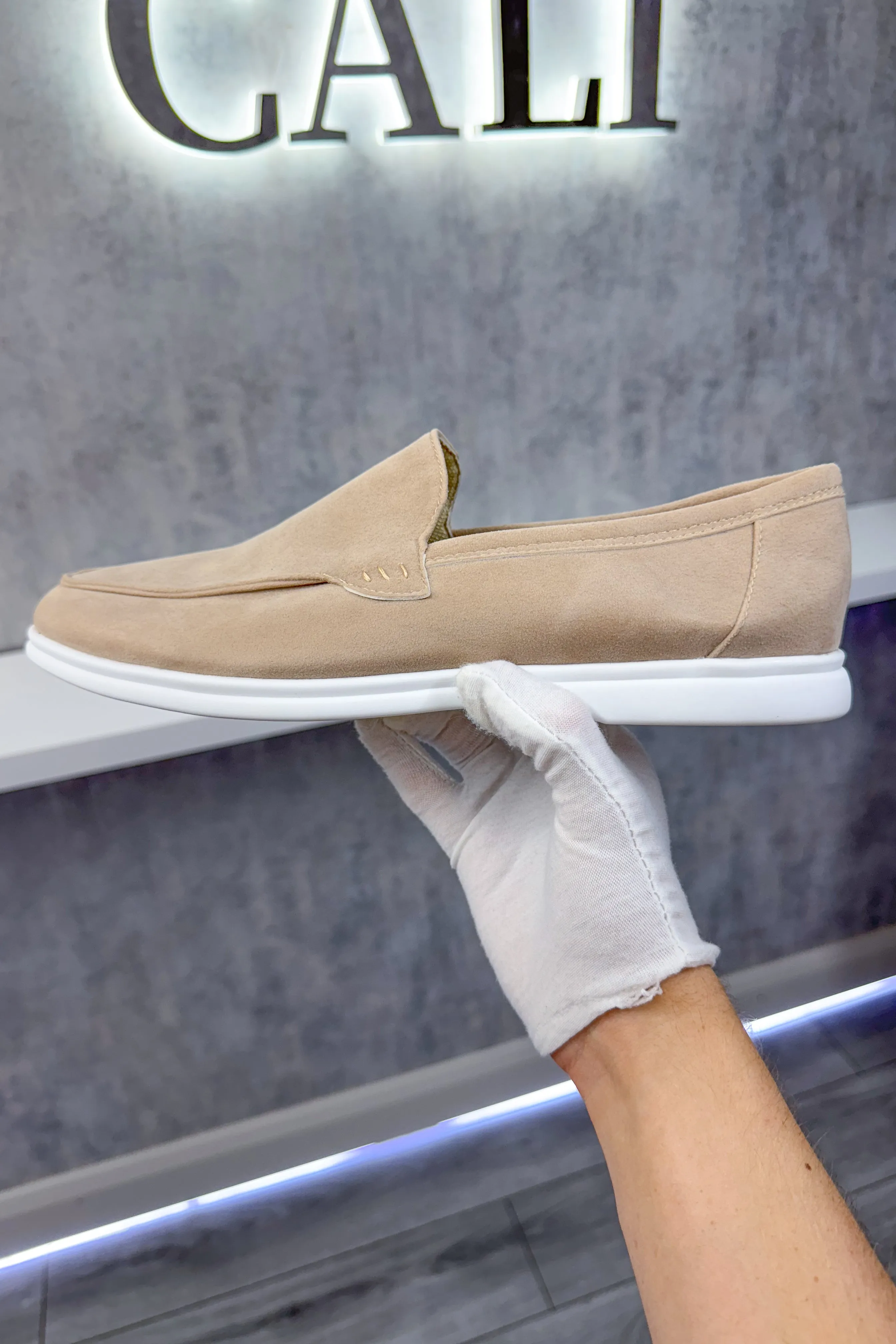 Promenade Loafers - Beige