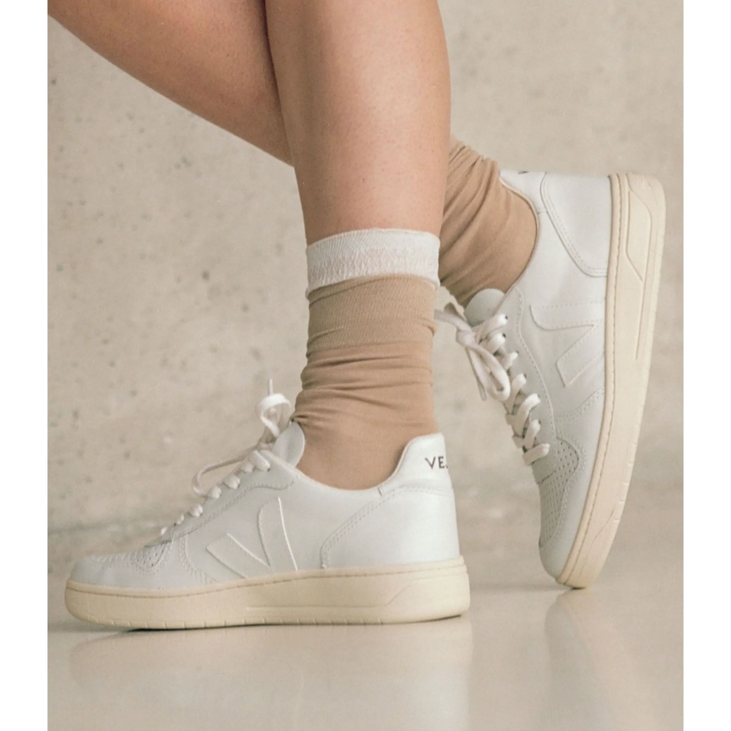 VEJA V10 Extra White