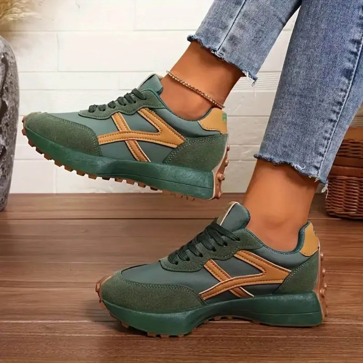 Verae - Lightweight Sneaker