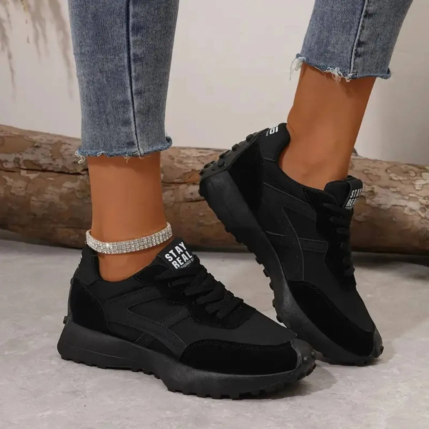 Verae - Lightweight Sneaker