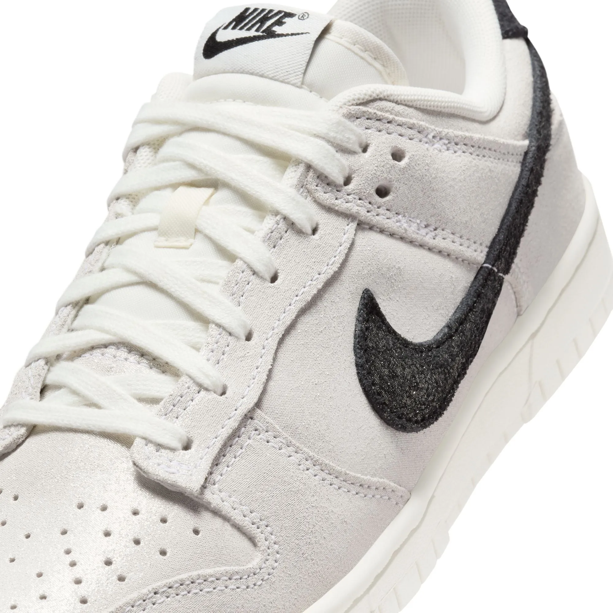 WMNS Nike Dunk Low SE