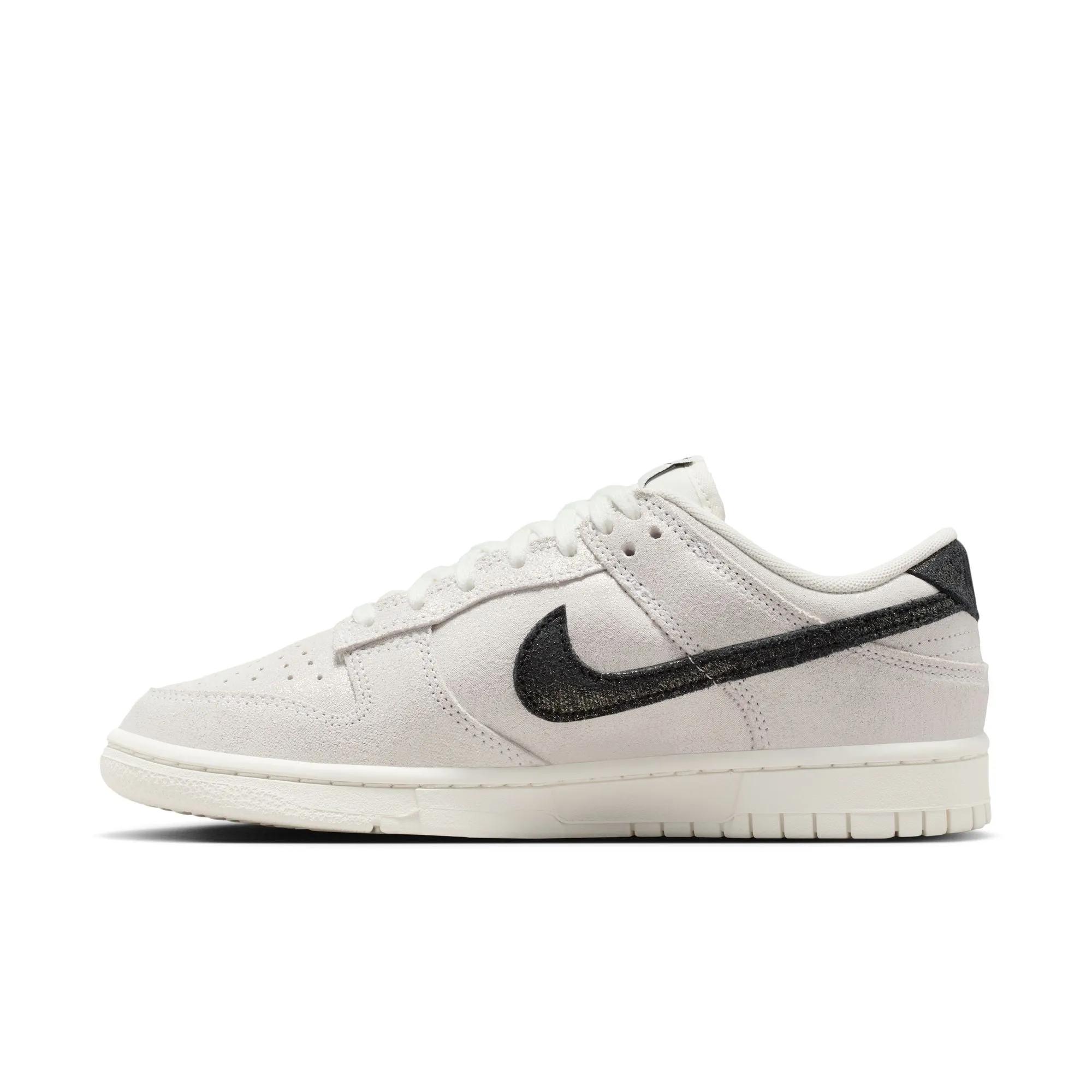WMNS Nike Dunk Low SE