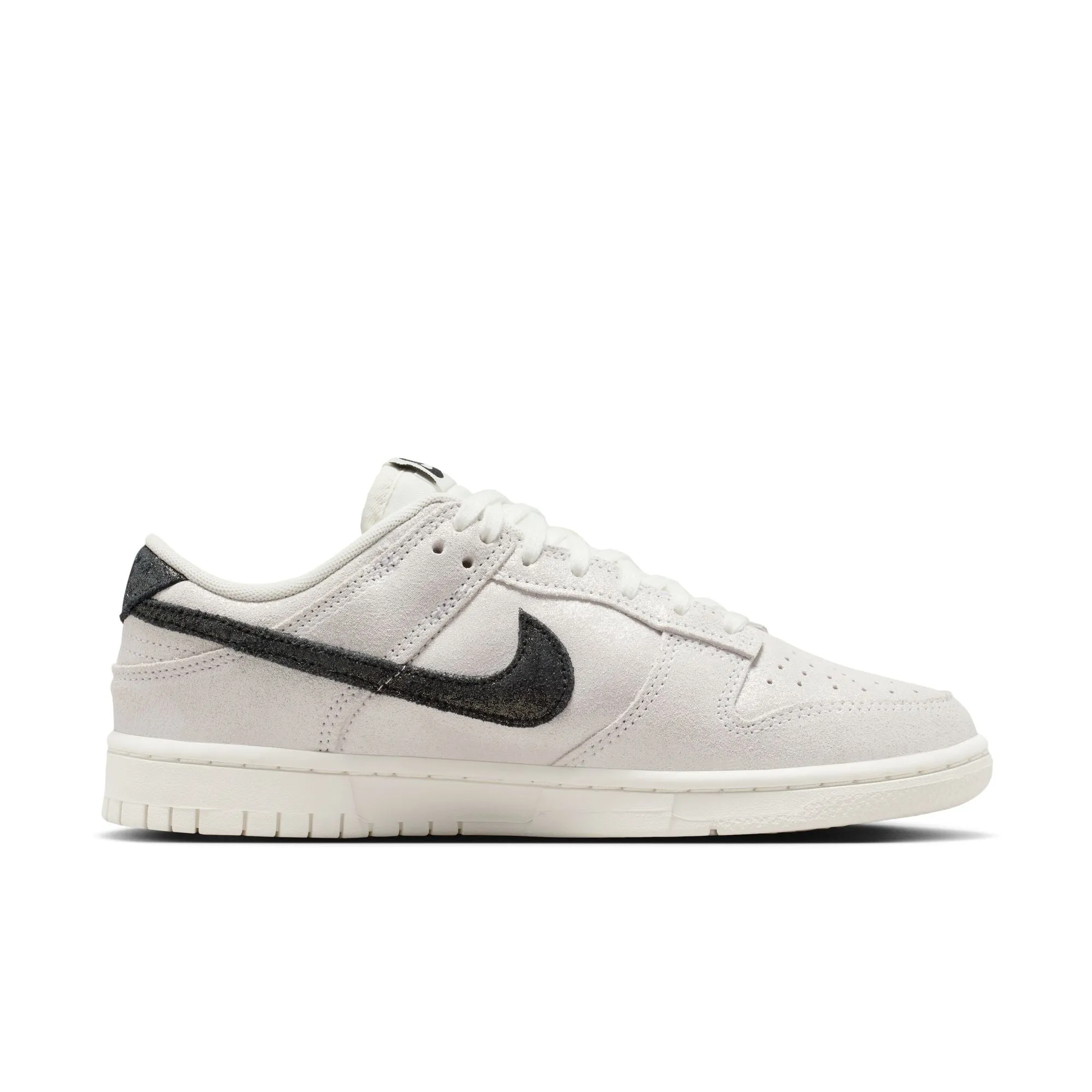 WMNS Nike Dunk Low SE