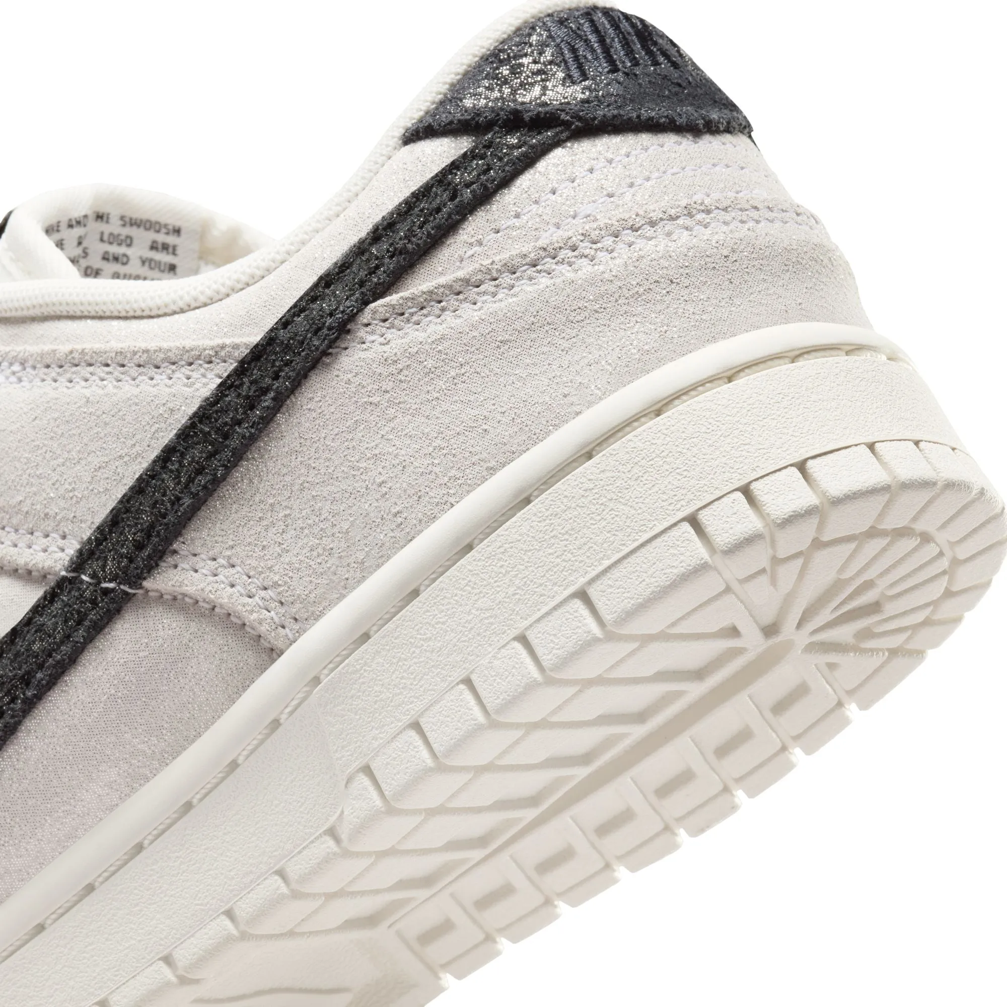 WMNS Nike Dunk Low SE