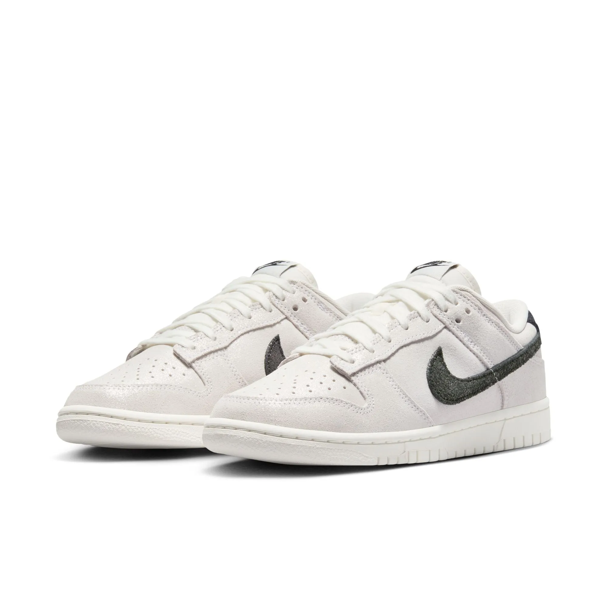 WMNS Nike Dunk Low SE